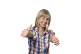 Kobieta potwierdzająca ok